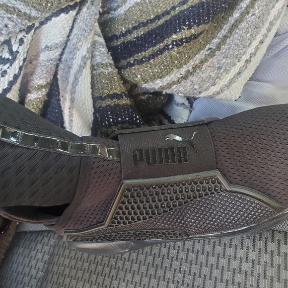 RHIANNA PUMA/FENTY COLLAB - Picture 3 of 4